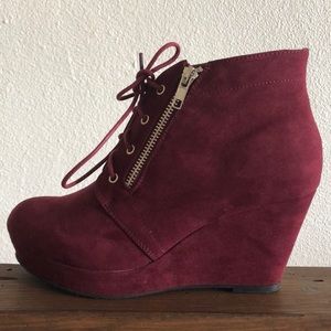 Maroon booties 😍